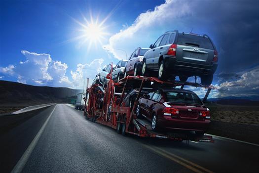 auto-transport-carrier-delivering-cars